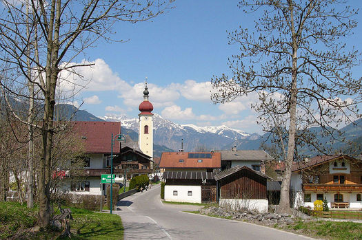 http://commons.wikimedia.org/wiki/File:Ried_im_Zillertal.jpg