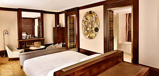 Luxusflitterwochen in den Zimmernn von Hotel Hyatt in Wien