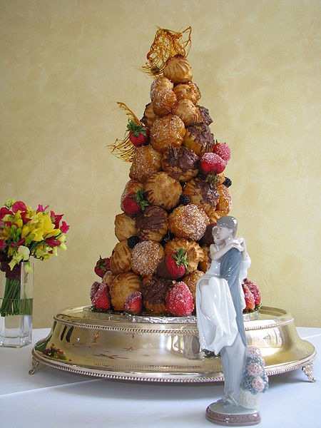 450px_Croquembouche_wedding_cake